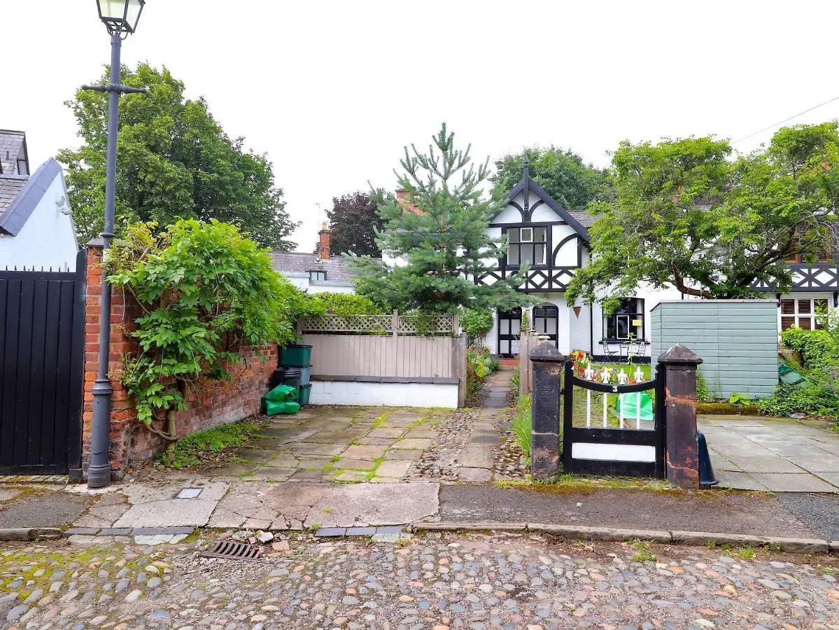 Holiday home 2 Ashby Place Chester United Kingdom