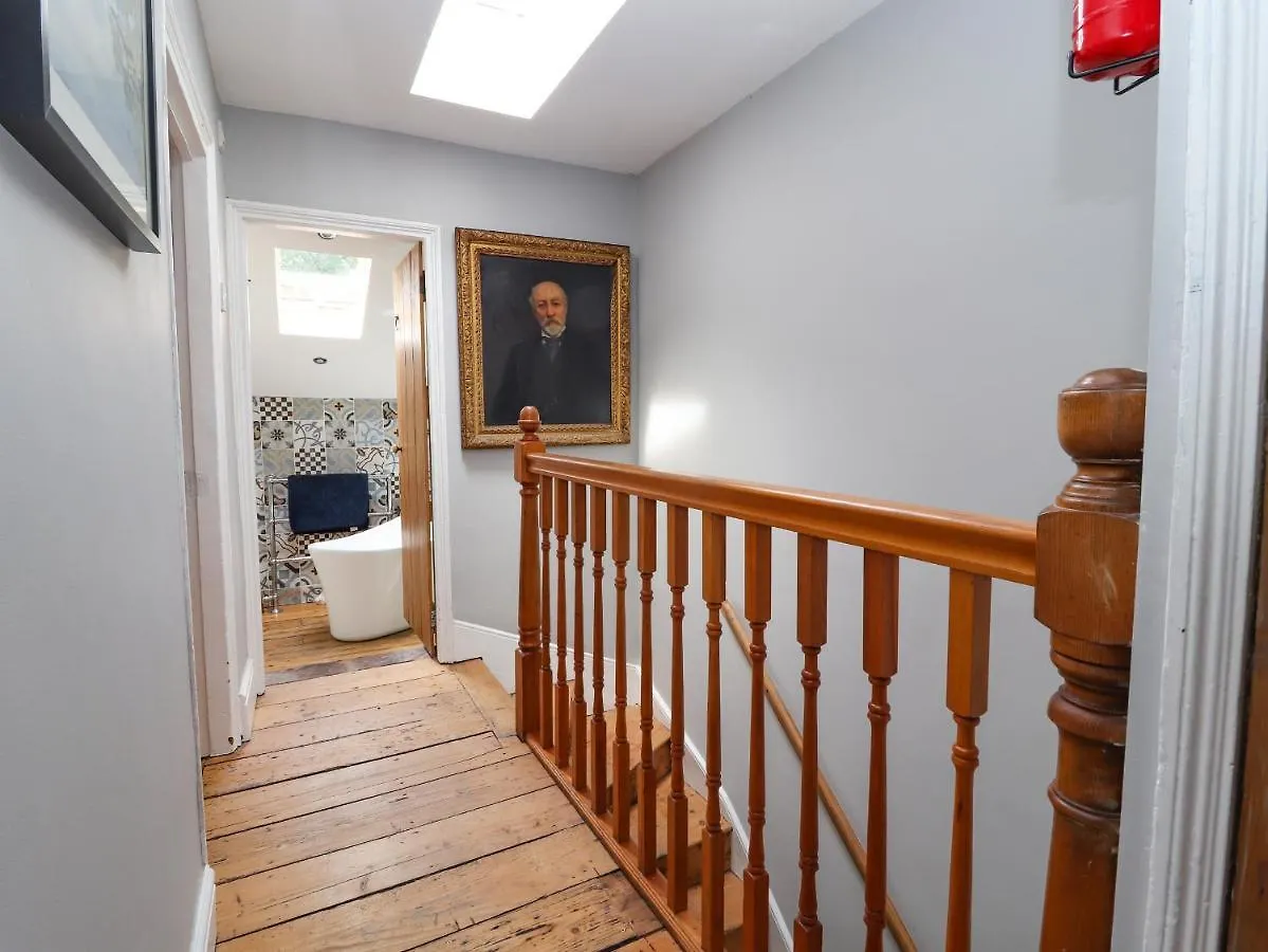 Holiday home 2 Ashby Place Chester United Kingdom
