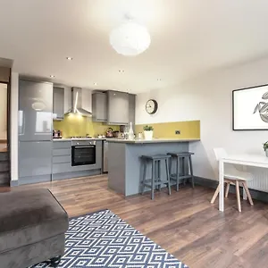 The Penthouses, 8 Albion Mews Apartment